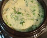 Foto langkah ke 4 dari resep Ttukbaegi gyeranjjim 뚝배기 계란찜 (Telur kukus ala Korea).
