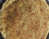Foto del passaggio 7 della ricetta Focaccia gratinata ripiena, con bordo al prosciutto cotto