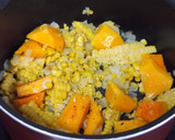 Foto del paso 2 de la receta: Sopa crema de choclos, zanahorias y calabaza
