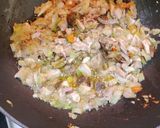 Foto langkah ke 2 dari resep Smoked Chicken Fried Rice.