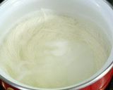 A picture of step 2 of Nyuumen (Somen noodle soup).
