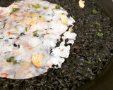 Foto del paso 12 de la receta: Arroz negro v2 con carpaccio de gambas