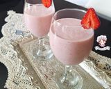 عکس مرحله 3 از دستور شیر توت فرنگی با موز 🍹🍓🍌