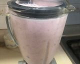 Foto del paso 2 de la receta: Licuado de plátano y Frutos rojos al estilo Sonorense