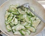 Foto langkah ke 6 dari resep Tumis Timun Telur.