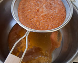 Foto del paso 3 de la receta: Camarones con nopales en salsa de chile guajillo