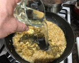 Foto del paso 4 de la receta: Merluza en salsa al vino blanco