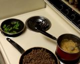 A picture of step 4 of Cheesy beef potatoes and peppers.