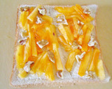 A picture of step 1 of Sweetened Persimmon and Walnut Spread on Toast.
