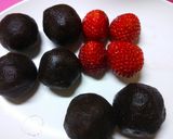 A picture of step 6 of Easy Strawberry Daifuku.