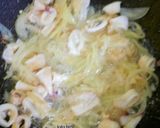 Foto langkah ke 2 dari resep Tumis Brokoli Sosis.
