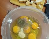 Sajtos, tojásos kenyérkockák recept fázis 1 fotója