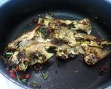 A picture of step 5 of Crispy Fried Fish With Dry Sou Curried Sauce.