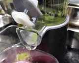 A picture of step 3 of Green grapes and pomegranate juice.