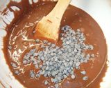 Foto del paso 3 de la receta Magdalenas de chocolate con trocitos