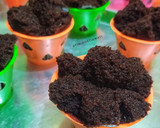Foto langkah ke 5 dari resep Bolu Kukus Coklat Mekar, tanpa Mixer tanpa Telur.