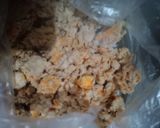 Foto langkah ke 1 dari resep Oncom kencur pedas simple.