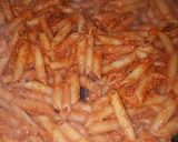 Foto del passaggio 2 della ricetta Penne al pomodoro e tonno
