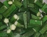 A picture of step 1 of Dahi Bhindi.