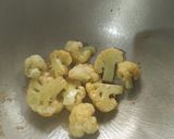 A picture of step 4 of Katla Cauliflower Curry.