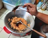 รูปขั้นตอนการทำที่ 2 ของ ข้าวผัดน้ำพริกเผากุนเชียง
