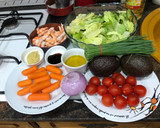 Foto del paso 1 de la receta: Ensalada de aguacate y langostino cocido