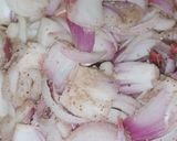 A picture of step 3 of Masala Onion.