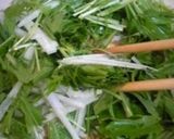 A picture of step 3 of Easy Mizuna and Daikon Radish Salad.