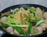Spaghetti In Meatball And Chinese Sausage Broth recipe step 2 photo