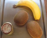 A picture of step 1 of Kiwi and Banana Soy Juice.