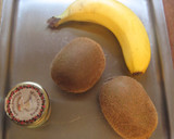 A picture of step 1 of Kiwi and Banana Soy Juice.