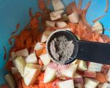 A picture of step 2 of Carrot salad.