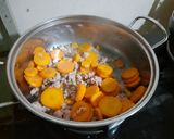 Hình bước làm 1 của món Canh cải thảo cà rốt thịt xay
