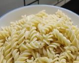 Foto langkah ke 1 dari resep Fusilli Carbonara cabe rawit.