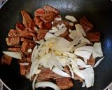 A picture of step 7 of What do I have beef stroganoff style.