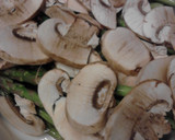 A picture of step 3 of Egg topped Bacon Mushroom Aspargas.