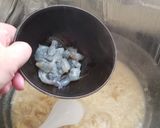 A picture of step 4 of Fresh Shrimp Corn Fish Maw Soup 鮮蝦粟米魚肚羹.