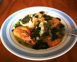 Foto del paso 5 de la receta Merluza y gambas con espinaca