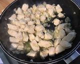 Une image de l'étape 11 de Poulet aux olives violettes, sauce crème au citron confit et coriandre.