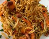 Foto langkah ke 4 dari resep Mie Goreng Kari Udang.
