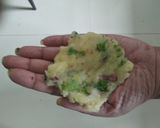 A picture of step 4 of Stuffed Potatoes Cheese Balls.