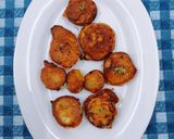 A picture of step 4 of Egg pkoda.
