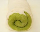 A picture of step 9 of Spiral Green Tea Roll Bread.