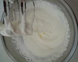 A picture of step 1 of Strawberry Whipped Cream.
