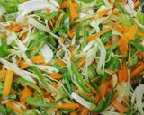 A picture of step 2 of Chicken hakka noodles.