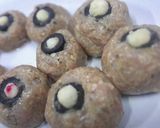 A picture of step 2 of Halloween : curry eyesballs.