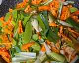 Foto langkah ke 7 dari resep Tuna Gortep Cah Sayur.