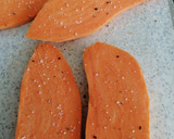 Foto del paso 7 de la receta: Tosta de boniato con ensalada de gambas