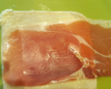 Foto del paso 2 de la receta: Rollitos de pan de molde con dos tipos de jamón y queso