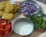 आलू टिक्की चाट (Aloo tikki chat recipe in hindi) रेसिपी चरण 2 फोटो